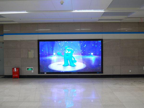 上海8號線虹口足球場室內全彩屏