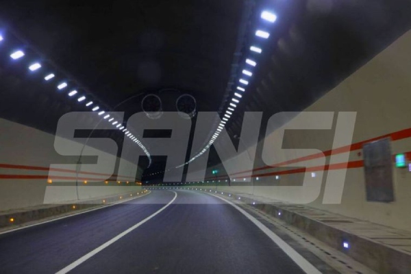 云南大(理)麗(江)隧道照明