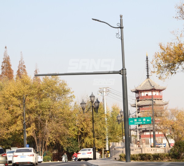 南通市區多桿合一:照明、監控合桿