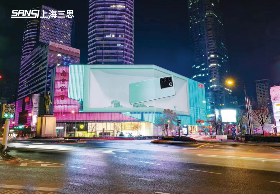 轉角處特別采用曲面平滑技術 南京新百金陵巨幕2688屏