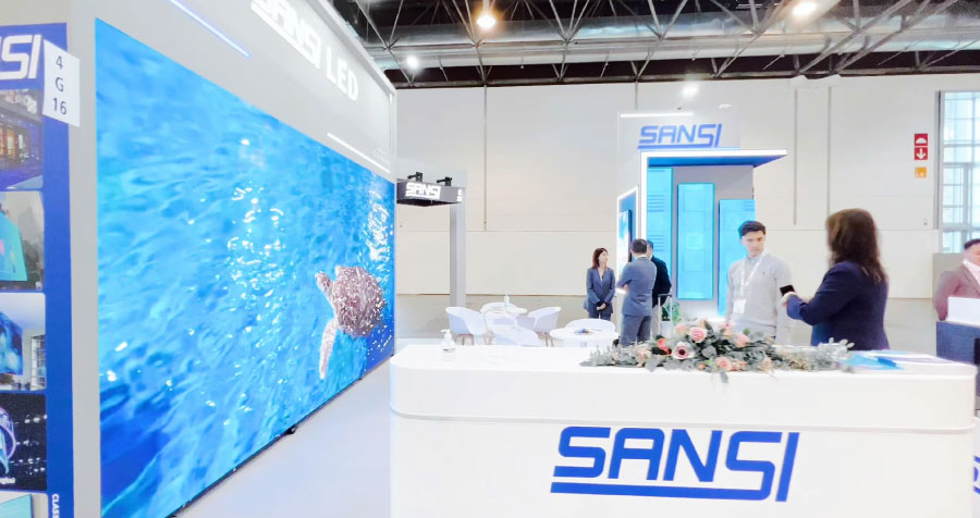 新零售門店采用透明LED屏打造虛實(shí)融合櫥窗 新零售門店,采用,透明LED屏,打造,虛實(shí)融合,櫥窗