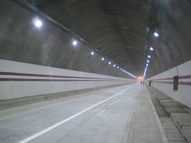 隧道照明:改善隧道內環境的舒適度