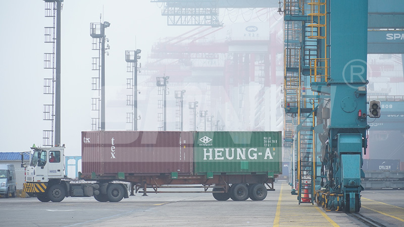 泛光燈,進(jìn)駐,港口作業(yè)區(qū),200米,照射距離,無(wú)暗區(qū)