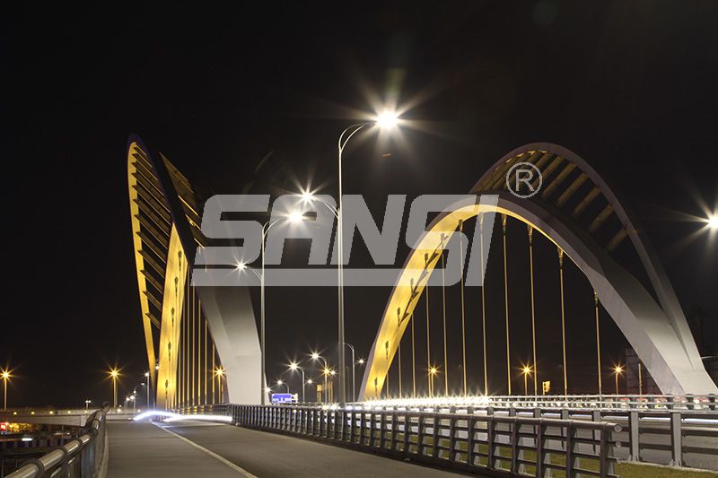 大橋亮化,泛光燈