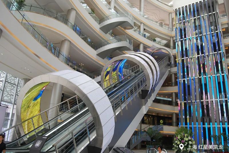 YISHION以純,三思,中街,近500平米,裸眼3D大屏,造新商業場景