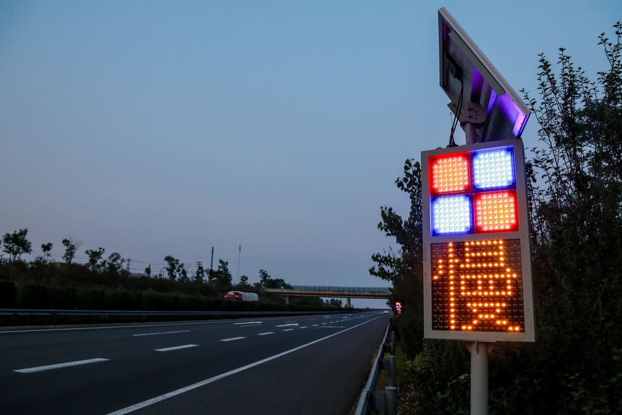 三思,智能警示系統,賦能,寧宿徐高速,LED爆閃警示裝置,低位警示燈