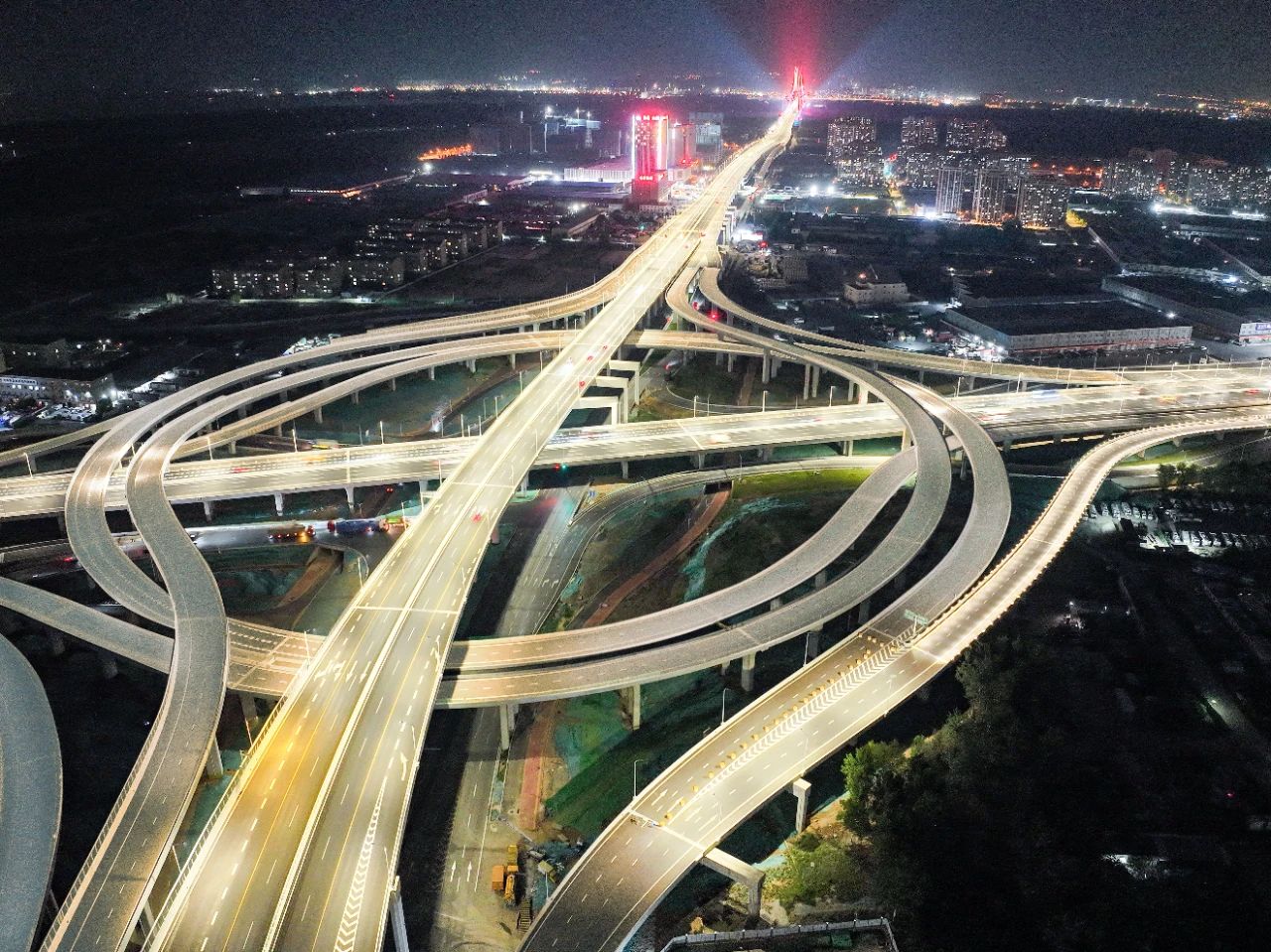 三思,創(chuàng)新,低位照明,照明技術(shù),點(diǎn)亮,濟(jì)南零點(diǎn)立交工程